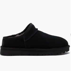 Women’s UGG Classic Slippers in Black Size9 New in Box